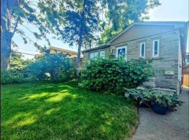 upper - 888 Tenth St, House detached with 2 bedrooms, 1 bathrooms and 2 parking in Mississauga ON | Image 4