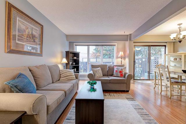 198 Baronwood Crt, Townhouse with 3 bedrooms, 2 bathrooms and 2 parking in Brampton ON | Image 5