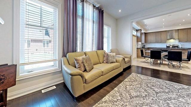 280 Symington Crt, House detached with 4 bedrooms, 4 bathrooms and 6 parking in Oshawa ON | Image 2