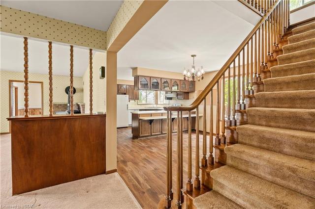 6859 Irish Drive, House detached with 6 bedrooms, 3 bathrooms and null parking in Strathroy Caradoc ON | Image 16