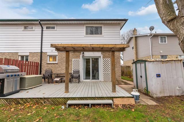 654 Berwick Cres, House semidetached with 3 bedrooms, 2 bathrooms and 3 parking in Oshawa ON | Image 17