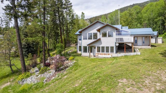 524 26th Avenue N, House detached with 2 bedrooms, 3 bathrooms and null parking in Central Kootenay B BC | Card Image