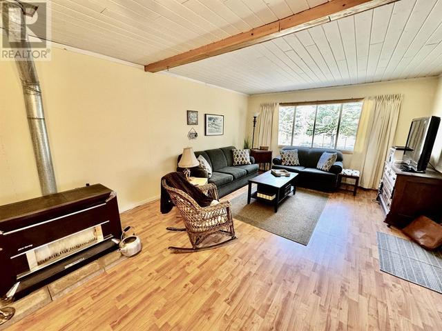 942 Green Lake S Road, House detached with 3 bedrooms, 1 bathrooms and null parking in Thompson Nicola E (Bonaparte Plateau) BC | Image 9