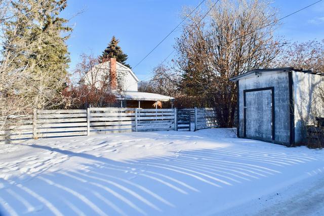 5023 45 Street, House detached with 3 bedrooms, 1 bathrooms and 4 parking in Red Deer County AB | Image 37