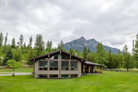 3000 Balmer Drive, House detached with 4 bedrooms, 3 bathrooms and null parking in Elkford BC | Card Image