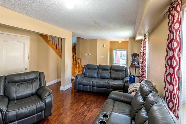 8 Vauxhall Cres, House semidetached with 4 bedrooms, 4 bathrooms and 3 parking in Brampton ON | Image 5