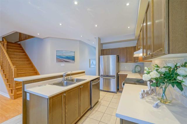 19 Overhold Cres, House detached with 4 bedrooms, 4 bathrooms and 4 parking in Richmond Hill ON | Image 37