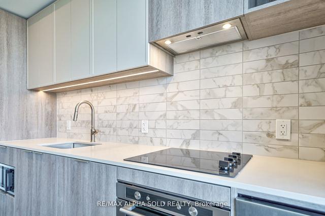 1108 - 2020 Bathurst St, Condo with 1 bedrooms, 1 bathrooms and 0 parking in Toronto ON | Image 4
