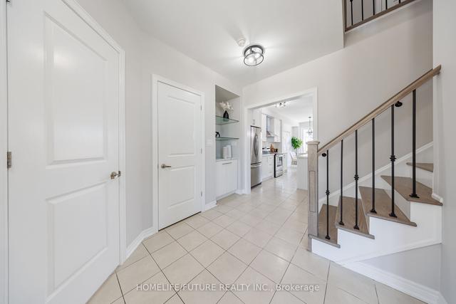266 Cornell Centre Blvd, House attached with 4 bedrooms, 3 bathrooms and 3 parking in Markham ON | Image 2