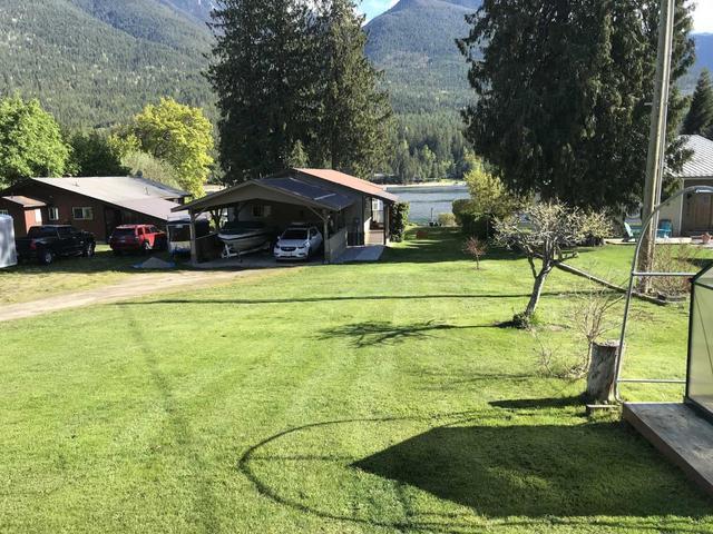 8350 Busk Road, House detached with 4 bedrooms, 3 bathrooms and 5 parking in Central Kootenay E BC | Image 36
