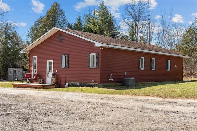 1039 Dalhousie Concession 2 Road, House detached with 2 bedrooms, 1 bathrooms and 6 parking in Lanark Highlands ON | Image 1