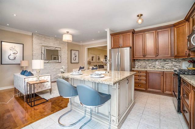 45 Umbria Cres, House detached with 4 bedrooms, 3 bathrooms and 4 parking in Vaughan ON | Image 18
