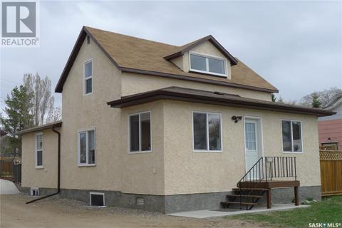 415 2nd Avenue E, House detached with 4 bedrooms, 2 bathrooms and null parking in Biggar SK | Card Image