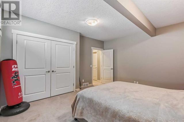 128 Mike Ralph Way Sw, House detached with 4 bedrooms, 3 bathrooms and 2 parking in Calgary AB | Image 46