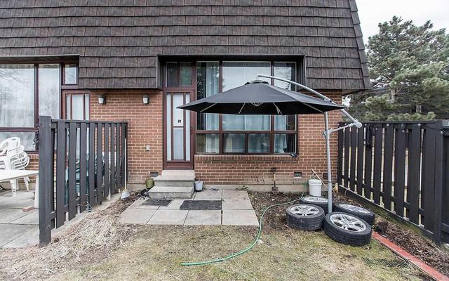 81 Darras Crt, Townhouse with 3 bedrooms, 2 bathrooms and 2 parking in Brampton ON | Image 20