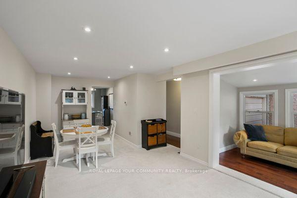 27 St Andrews Crt, House attached with 3 bedrooms, 2 bathrooms and 3 parking in Aurora ON | Image 22