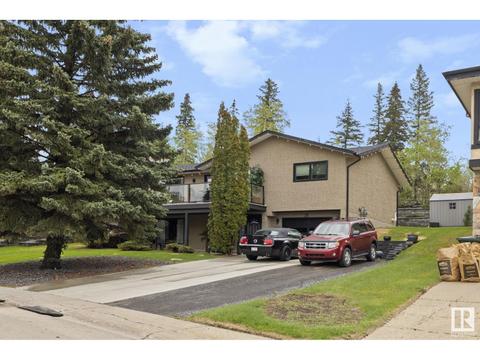 35 Manchester Dr, House detached with 4 bedrooms, 2 bathrooms and null parking in Edmonton AB | Card Image