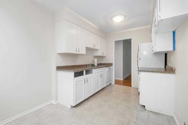 102 - 22 Shallmar Blvd, Condo with 2 bedrooms, 2 bathrooms and 1 parking in Toronto ON | Image 37