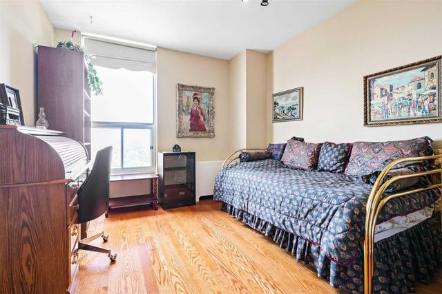 1209 - 130 Neptune Dr, Condo with 3 bedrooms, 2 bathrooms and 1 parking in Toronto ON | Image 15