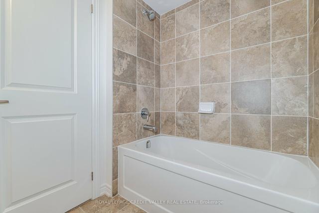 10 Abelia St, Condo with 2 bedrooms, 3 bathrooms and 4 parking in Brampton ON | Image 27