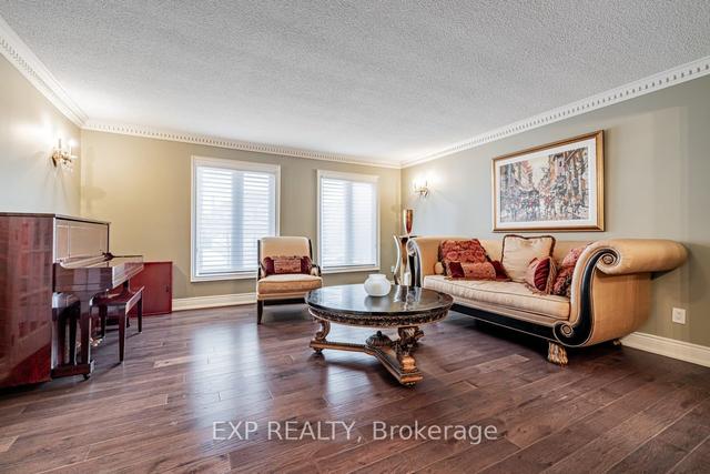 110 Brownlee Ave, House detached with 4 bedrooms, 5 bathrooms and 9 parking in Vaughan ON | Image 5