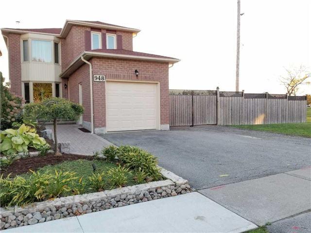 948 Attersley Dr, House attached with 3 bedrooms, 2 bathrooms and 3 parking in Oshawa ON | Image 1