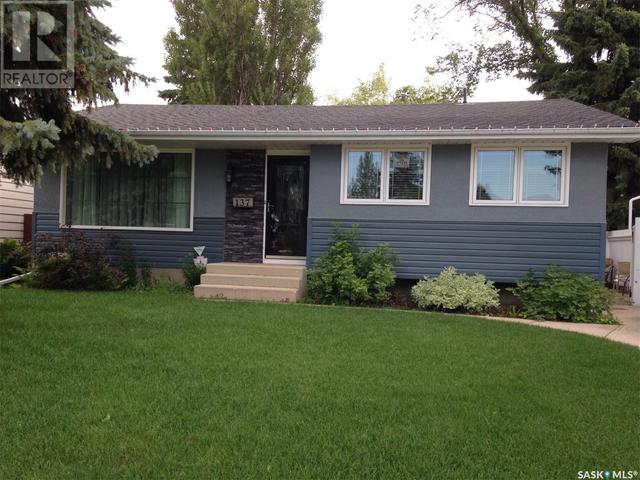 137 East Drive, House detached with 2 bedrooms, 2 bathrooms and null parking in Saskatoon SK | Image 1