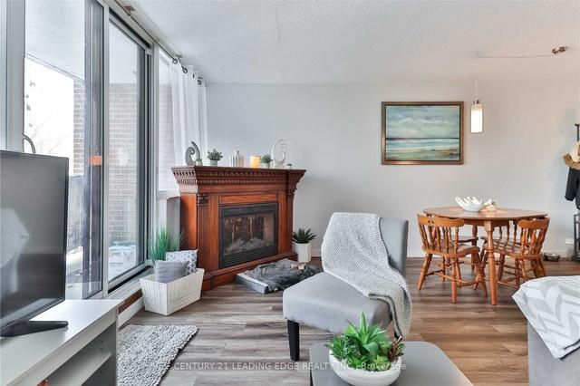 309 - 4064 Lawrence Ave, Condo with 2 bedrooms, 1 bathrooms and 1 parking in Toronto ON | Image 3