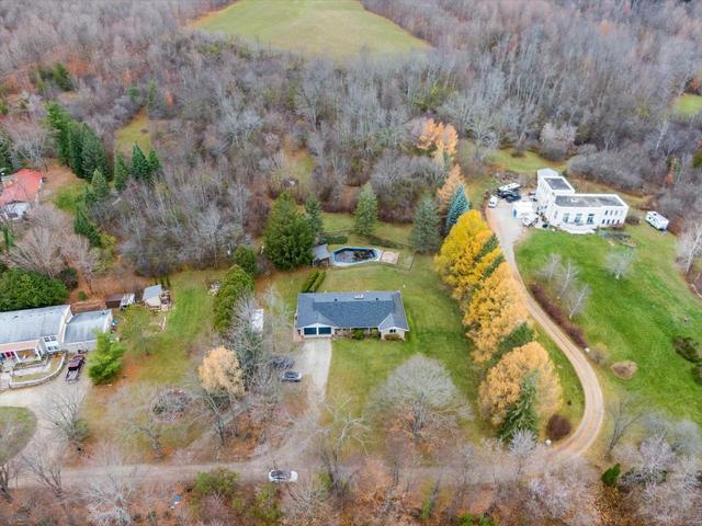 2216 Olde Base Line Rd, House detached with 3 bedrooms, 2 bathrooms and 17 parking in Caledon ON | Image 5