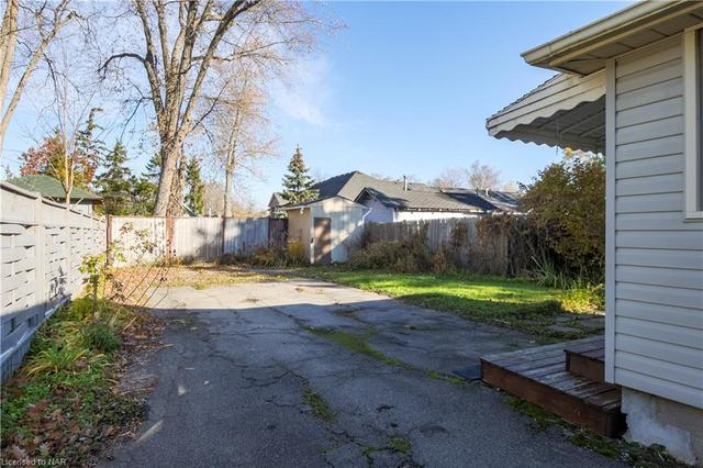 3040 Thunder Bay Road, House detached with 3 bedrooms, 1 bathrooms and 1 parking in Fort Erie ON | Image 4