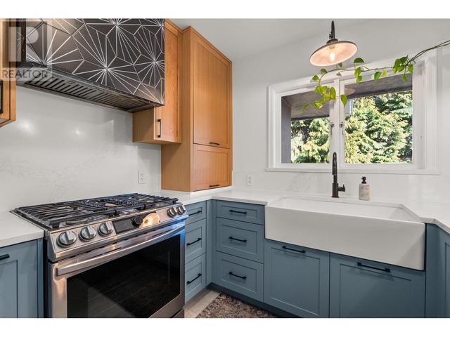 3380 Edgemont Boulevard, House detached with 4 bedrooms, 2 bathrooms and 3 parking in North Vancouver BC | Image 11