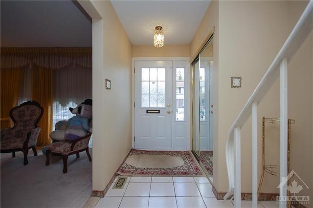 419 Kintyre Private, Townhouse with 3 bedrooms, 2 bathrooms and 1 parking in Ottawa ON | Image 3