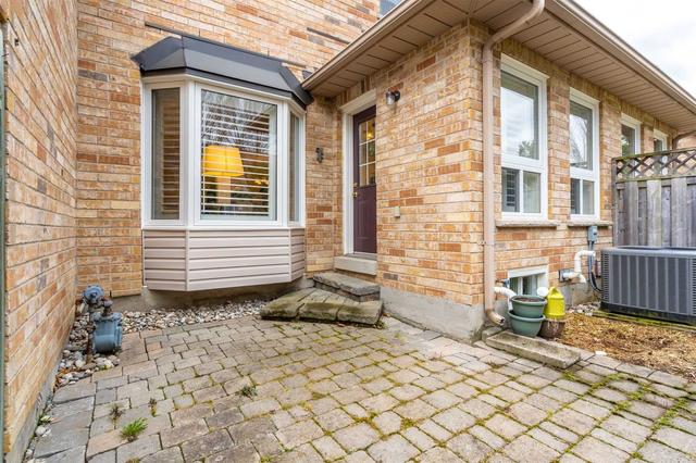 2 - 94 Huntingwood Ave, Townhouse with 3 bedrooms, 2 bathrooms and 2 parking in Hamilton ON | Image 34