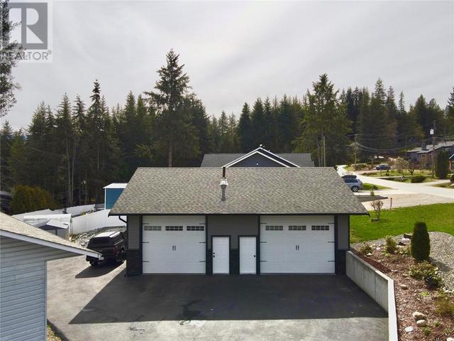 2454 Leisure Road, House detached with 4 bedrooms, 2 bathrooms and 2 parking in Columbia Shuswap C BC | Image 3