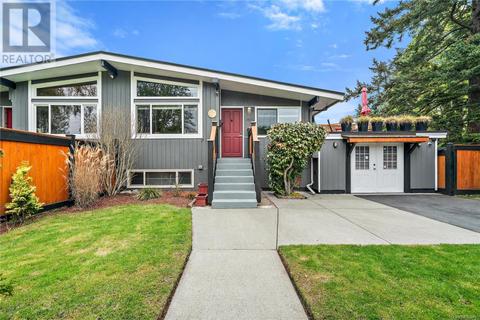 1804 Richardson St, House detached with 3 bedrooms, 3 bathrooms and 2 parking in Victoria BC | Card Image
