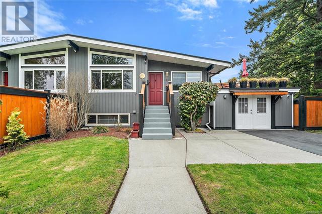 1804 Richardson St, House detached with 3 bedrooms, 3 bathrooms and 2 parking in Victoria BC | Image 1