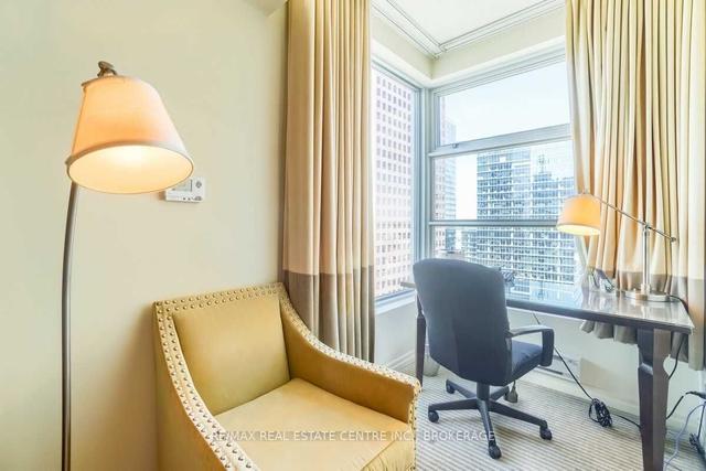 4202 - 1 King Street St W, Condo with 0 bedrooms, 1 bathrooms and 0 parking in Toronto ON | Image 5