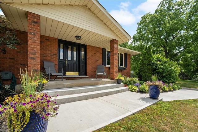 542 Paris Road, House detached with 4 bedrooms, 2 bathrooms and 17 parking in Brant ON | Image 3