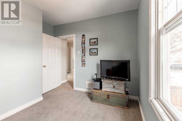 1310 7 Avenue S, House detached with 4 bedrooms, 2 bathrooms and 4 parking in Lethbridge AB | Image 28