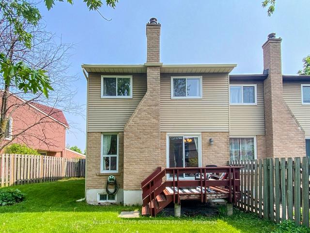 33 Mccool Crt, House semidetached with 3 bedrooms, 4 bathrooms and 3 parking in Toronto ON | Image 18