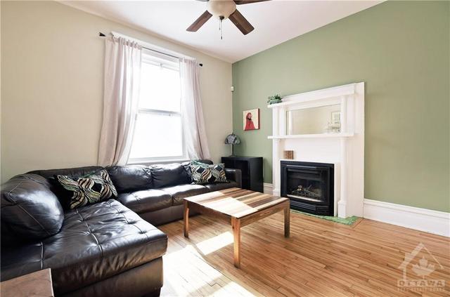 65 Laurel Street, Home with 3 bedrooms, 2 bathrooms and 1 parking in Ottawa ON | Image 5