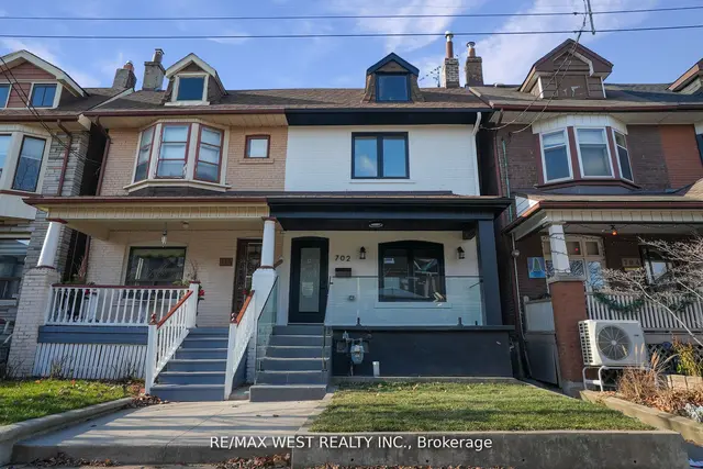 702 Manning Ave, House semidetached with 3 bedrooms, 4 bathrooms and 1.5 parking in Toronto ON | Image 1
