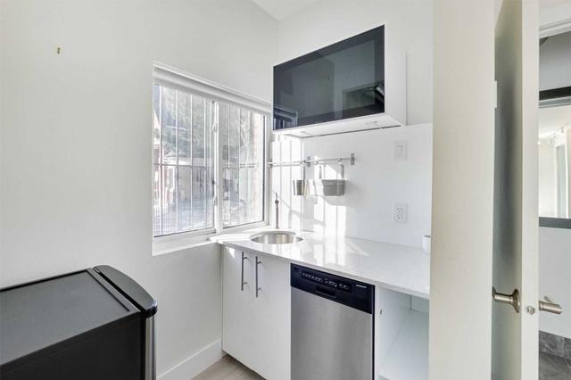 unit 1 - 194 Carlton St, House attached with 1 bedrooms, 2 bathrooms and 1 parking in Toronto ON | Image 3