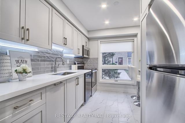 32 Rock Fern Way, Townhouse with 2 bedrooms, 3 bathrooms and 1 parking in Toronto ON | Image 29