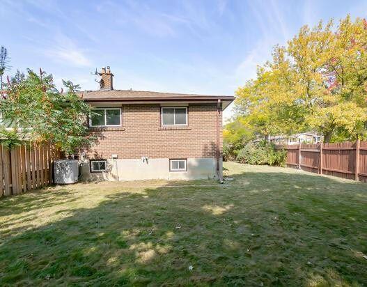 1316 Erinmore Dr, House semidetached with 3 bedrooms, 3 bathrooms and 4 parking in Mississauga ON | Image 35