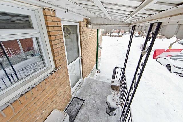 34 Jeffton Cres, House detached with 3 bedrooms, 2 bathrooms and 4 parking in Toronto ON | Image 9