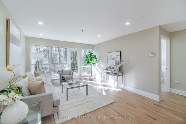9 - 1 Watergarden Way, Condo with 1 bedrooms, 1 bathrooms and 1 parking in Toronto ON | Image 2