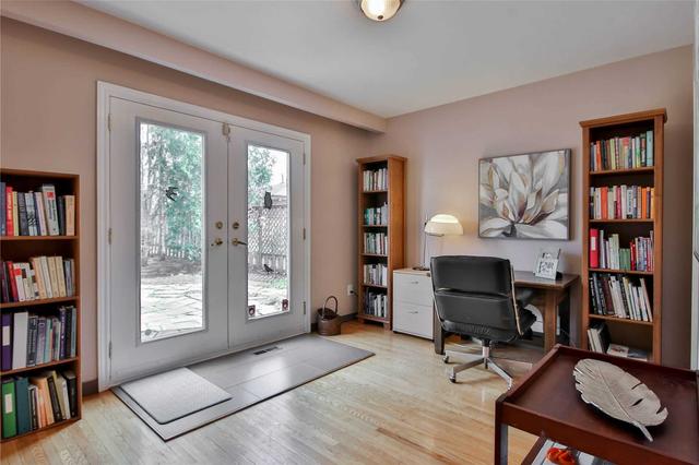 9 Lowbank Crt, House semidetached with 4 bedrooms, 2 bathrooms and 3 parking in Toronto ON | Image 21