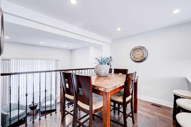 75 Darras Crt, Townhouse with 3 bedrooms, 2 bathrooms and 2 parking in Brampton ON | Image 4