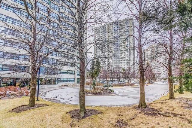 501 - 8 Lisa St, Condo with 2 bedrooms, 2 bathrooms and 2 parking in Brampton ON | Image 2